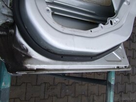 Prodám pravé přední a zadní dveře na Ford Fusion 2004 - 13