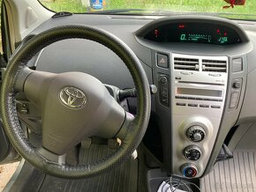 Toyota Yaris 2006 1.3 64 kW - 13
