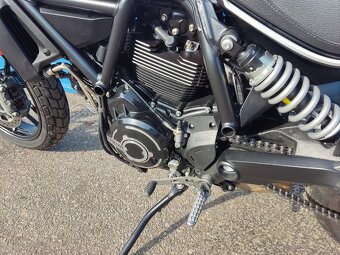 Ducati Scrambler Icon (2020) NOVÝ, najeto 6028 km, po servis - 13