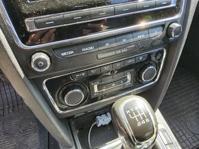 Skoda Superb 2 2,0TDI 2010 3T4 DILY z VOZU - 13