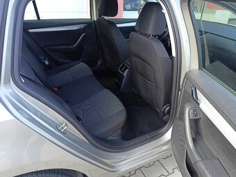 ŠKODA OCTAVIA 2,0 TDI DSG AMBITION pěkné auto bez koroze - 13