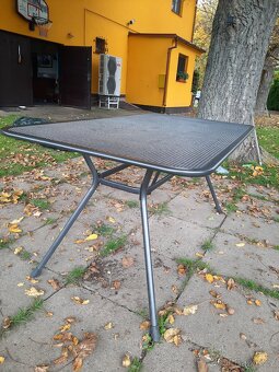 Kovový stůl- tahokov 2 ks,hliníková křesílka 4 ks,plast.křes - 13