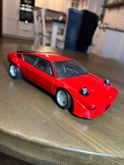 Lamborghini Urraco 1:18 Kyosho - 13