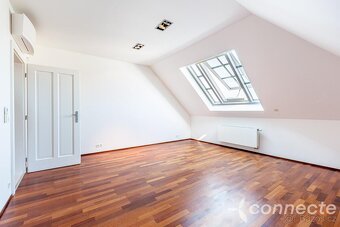Výjimečný dvoupatrový loftový byt o rozloze 204 m s jedinečn - 13