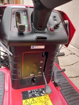 Prodám zahradní traktor Toro 16-38 HXL - 13