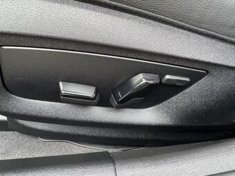 BMW Řada 5 520xDrive-Aut- el. tažné - 13