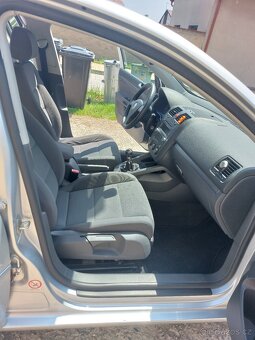 Volkswagen Golf 1.6   MPI - 13