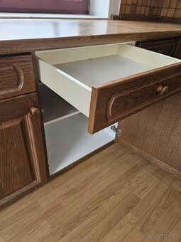 Masivní kuchyňská linka z Německa se spotřebiči - 13