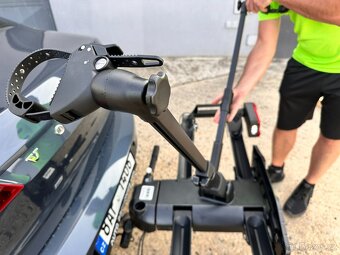 Nosič na tažné na 2 elektrokola s led dynamickými světly - 13