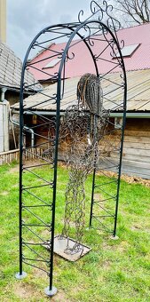 Prodám kovovou sochu ženy - 13