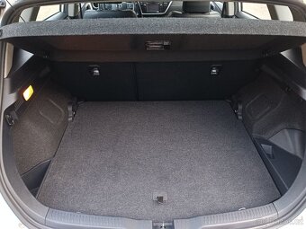 Toyota Auris Hybrid 1.8 rok 2013, Servis jen Toyota - 13