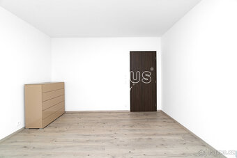 Pronájem bytu 4+kk (116m²) s předzahrádkou v novostavbě na u - 13