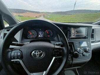 TOYOTA PREVIA/SIENNA LE 3,5 V6 2016  8  MÍST TOP STAV - 13