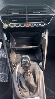 Peugeot 208 STYLE 1,2 Pure Tech 100k MAN6 - 13