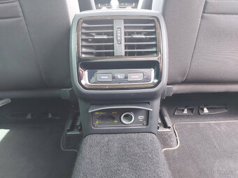 VW Passat 2,0TDI DSG/NAVI/TAŽNÉ/PARK KAMERA - 13