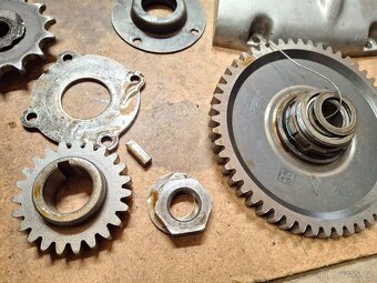 Díly motoru čz 380/981 - 13