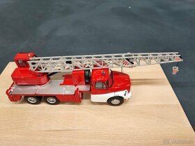 TATRA T148 autojeřáb hasičský vůz 1:43 Schuco - 13