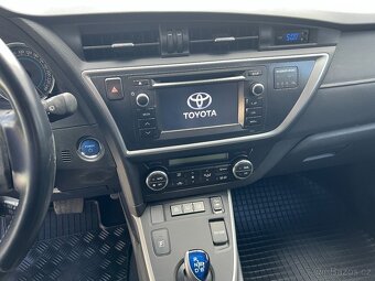 Toyota Auris 1.8 VVT-i HYBRID 1.MAJITEL KAMERA VYHŘ.SEDADLA - 13