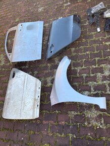 Narazníky, blatníky, dveře, plasty pod nárazník, držáky.. - 13