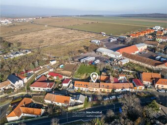 Prodej rodinného domu v původním stavu, se zahradou - 13