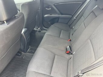 Prodám TOYOTU AVENSIS combi 1.8 benzín - 13