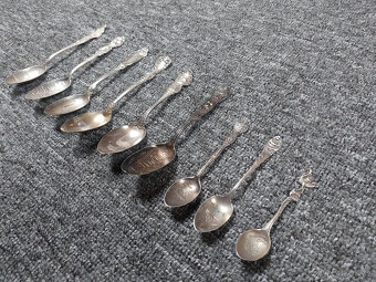 9 ks historických stříbrných sběratelských lžiček - 13