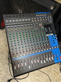 Mixazni pult Behringer X-32 vcetne spec. hardcasr - 13
