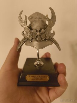 Sběratelské miniatury historických přileb (17 kusů) - 13