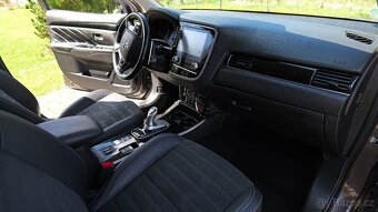 Mitsubiuschi Outlander Plkug in Hybrid - 13