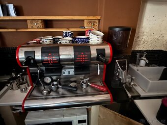 Vybavení menší kavárny - 13