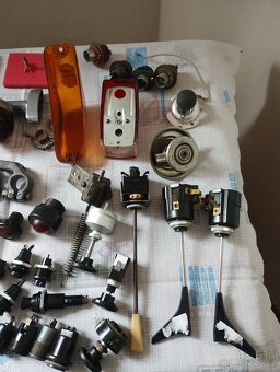 Směs náhradní přepínačů, světel a dílů na veterány ŠKODA - 13