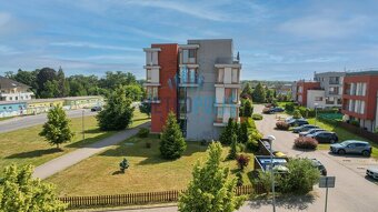 Prostorný a světlý byt 3+kk s obrovskou terasou, balkónem, p - 13