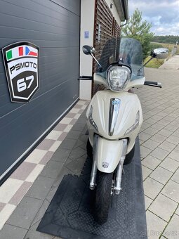 Piaggio Beverly 300 i.e. rok 2016 - 13
