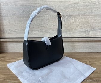 Kabelka Yves Saint Laurent Le 5 à 7 - 13