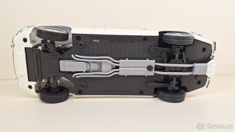 1:18 JAGUAR E-TYPE - 13