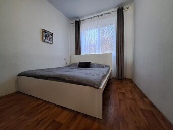 Zavedené, prosperující obchodní prostory s Bytovým domem - 13