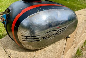 Jawa ČZ 250 350 kývačka - nádrž s víčkem - 13