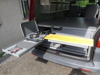 Prodám obytný vůz VW T5 long verze pro 2 osoby - 13