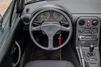 Mazda MX-5 Miata 1,8 benzín - 13