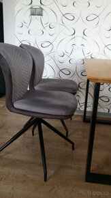Dřevěný jídelni stůl 4 otáčecí  židle barva šedá - 13