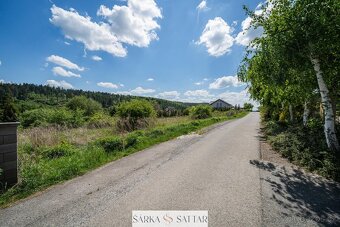 Prodej pozemku 1200m2 k výstavbě RD s výhledem na les v oblí - 13