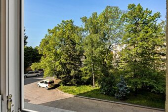 Byt 2+1, 69 m², družstevní – Strašnice, velkorysý prostor s  - 13