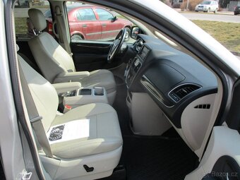 CHRYSLER TOWN & COUNTRY 3,6L V6 211kw LPG odp. DPH 2015 - 13