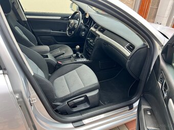 ŠKODA SUPERB COMBI 2.0TDI 125 KW ELEGANCE TOP STAV BEZ KOSME - 13