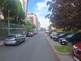 Pronájem bytu 2+kk s krytou terasou a předzahrádkou - 13