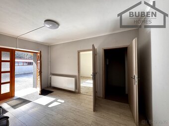 Areál bývalé pily s ubytováním, 4 haly, rybník, srub, sauna  - 13