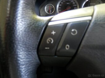 Volvo V70 2.4D5 Automat, Polokůže, Xenon - 13
