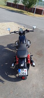 Moto Guzzi V7 Stone Special Edition 2023 - 13