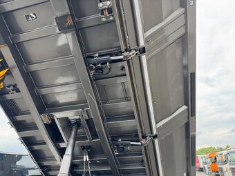 Mercedes Benz Arocs 3345 6x6 třístranný sklápěč Bordmatic - 13
