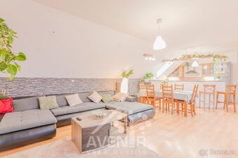 Prodej rodinného domu 415 m2, pozemek 1105 m2 - Valašská Pol - 13